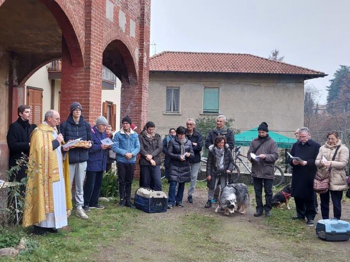 A Olgiate torna il tradizionale appuntamento con la benedizione degli animali. Ma (ancora) senza falò