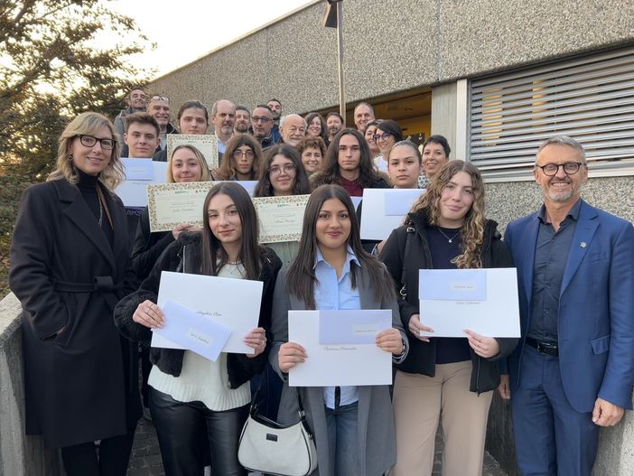 Il settore grafico del Varesotto premia sei nuovi giovani talenti nella storica Pusterla 1880 Spa Il settore grafico del Varesotto premia sei nuovi giovani talenti nella storica Pusterla 1880 Spa