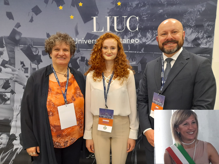 Camilla Caldiroli tra Cristina Borroni, vicesindaco reggente di Castellanza, e l'assessore Davide Tarlazzi Camilla Caldiroli tra Cristina Borroni, vicesindaco reggente di Castellanza, e l'assessore Davide Tarlazzi