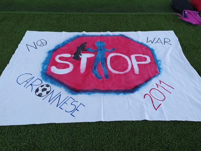 I giovani calciatori della Caronnese scendono in campo con l'Ucraina nel cuore