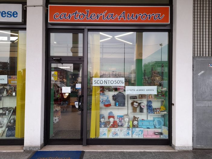 La cartoleria edicola Aurora. Attività nata nel 1957, dal 2004 gestita da Pierpaolo Gorletta La cartoleria edicola Aurora. Attività nata nel 1957, dal 2004 gestita da Pierpaolo Gorletta