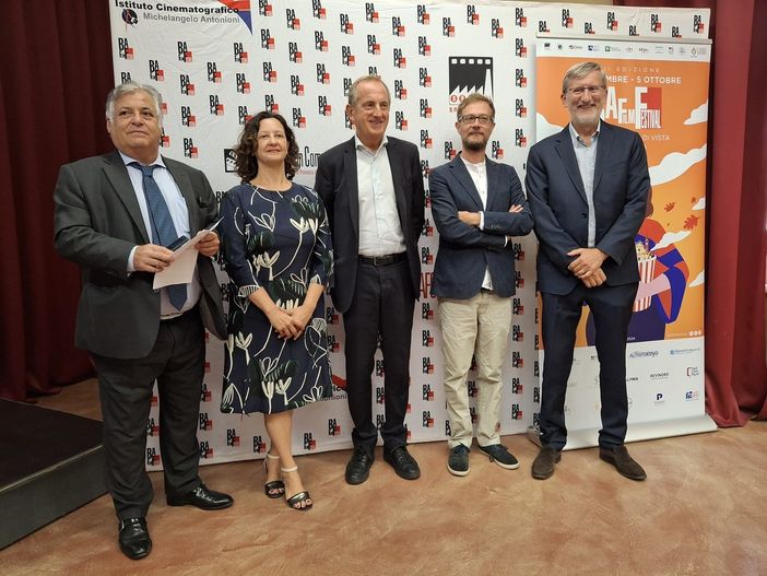 La conferenza stampa del festival in programma dal 28 settembre. Da sinistra, Alessandro Munari, Manuela Maffioli, Emanuele Antonelli, Giulio Sangiorgio e Gabriele Tosi La conferenza stampa del festival in programma dal 28 settembre. Da sinistra, Alessandro Munari, Manuela Maffioli, Emanuele Antonelli, Giulio Sangiorgio e Gabriele Tosi