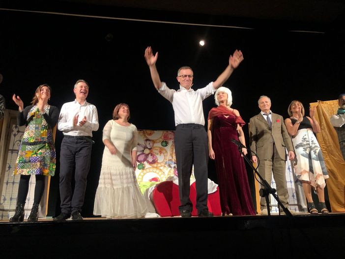 Applaudito sul palcoscenico del Manzoni “Il padre della sposa” con I DiVin Attori Applaudito sul palcoscenico del Manzoni “Il padre della sposa” con I DiVin Attori