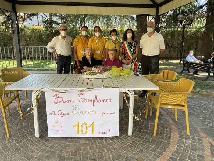 Auguri! 101 candeline per Elvira Binda Auguri! 101 candeline per Elvira Binda