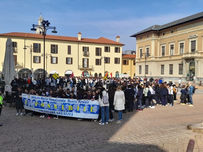 FOTO e VIDEO - Marcia della legalità: eroi antimafia e vittime della criminalità in cammino, con le gambe dei ragazzi FOTO e VIDEO - Marcia della legalità: eroi antimafia e vittime della criminalità in cammino, con le gambe dei ragazzi