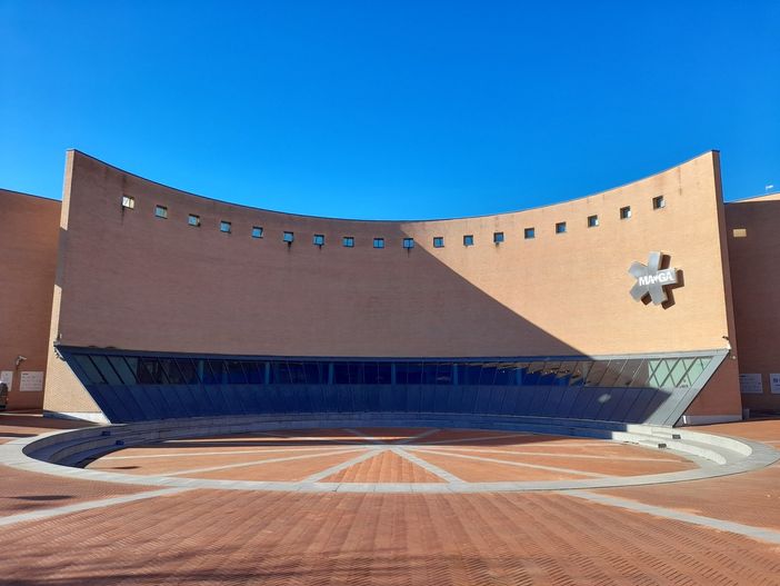 Cinzia Puricelli porta al Maga Adam Benjamin e la “Danza senza limiti” Cinzia Puricelli porta al Maga Adam Benjamin e la “Danza senza limiti”