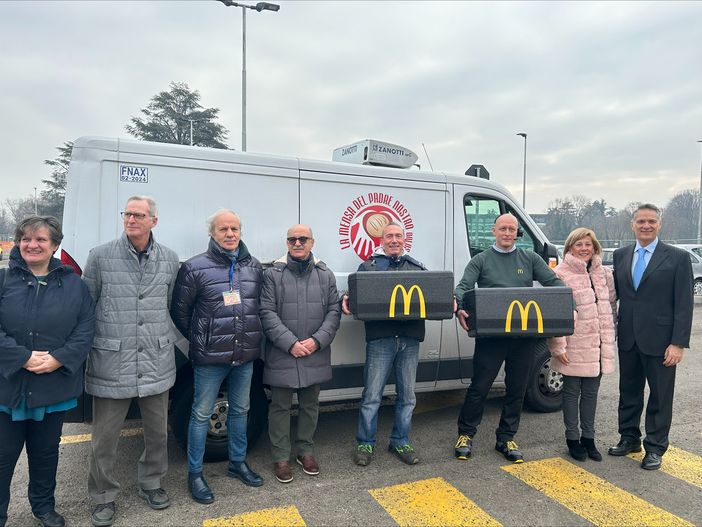Il McDonald’s di Castellanza dona 300 pasti alla Mensa del Padre Nostro Il McDonald’s di Castellanza dona 300 pasti alla Mensa del Padre Nostro
