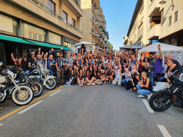 FOTO E VIDEO. Quei 150 motociclisti in strada per la piccola Chiara. «Tanti bustocchi ma anche molta gente da fuori»