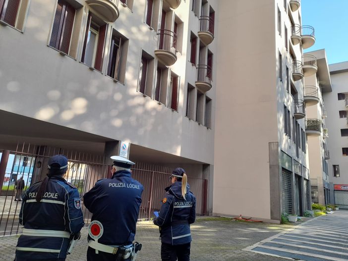 Condominio di via Torino 8, a Gallarate: trovati due abusivi, irregolari in Italia