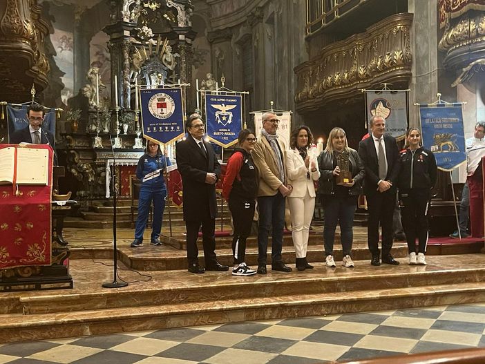 La città applaude le sue stelle: alla Busto Nuoto il trofeo dello Sport