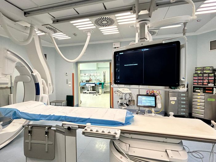 L’ospedale di Busto Arsizio inaugura la sala ibrida con tecnologia Smart TC per interventi endovascolari