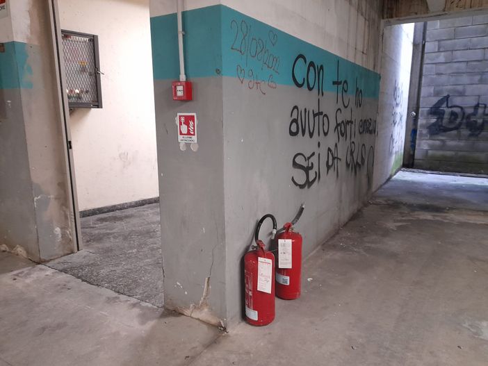 FOTO - Ragazzini svuotano di nuovo gli estintori al Seprio Park, la frustrazione di un utente