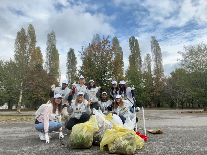 Raccolti oltre 15 kg di rifiuti abbandonati a Busto Arsizio