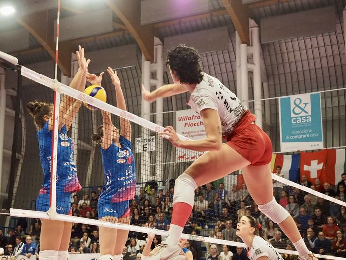 Un attacco di Martina Bracchi contro Pinerolo Un attacco di Martina Bracchi contro Pinerolo