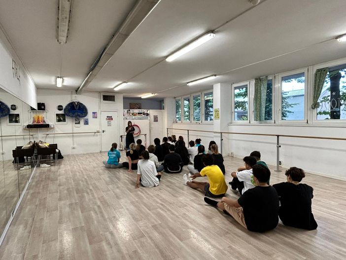 Il Liceo delle scienze umane Acof si rifà il look: il progetto spettacolo brilla nella nuova casa