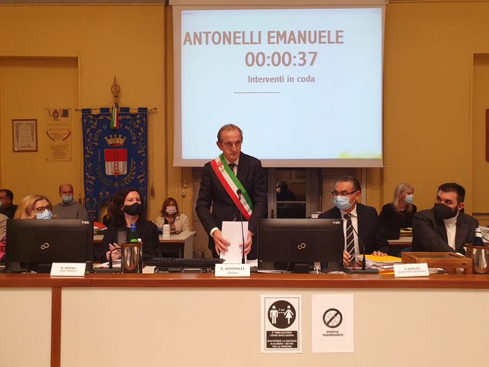 Il giuramento del sindaco Antonelli poi il discorso