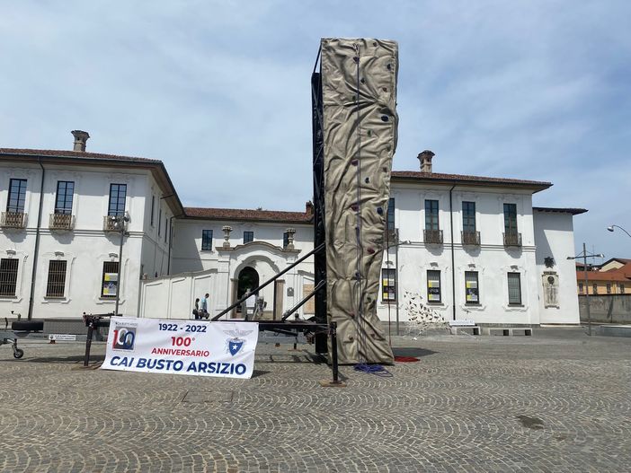 VIDEO. Emozioni ad alta quota nel centro di Busto