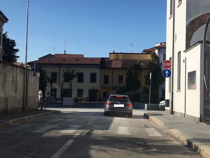 La prima auto passata in via Borroni-piazza Vittorio Emanuele e le fasi di stamattina