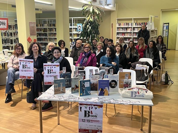 VIDEO. I libri chiamano Busto. Anzi vanno a trovarla