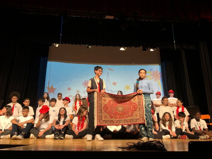 VIDEO E FOTO. Bellotti in musica per festeggiare i dieci anni: all’unisono a suon di Disney