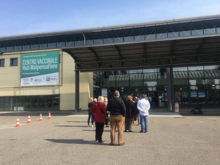 Il centro vaccinale di Malpensafiere a Busto