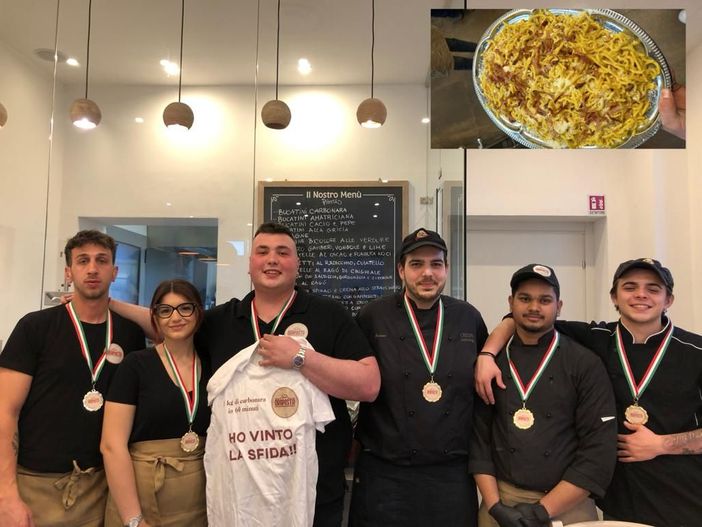 FOTO E VIDEO. A Busto la sfida per il “Carbonara day”: un chilo di pasta in un’ora