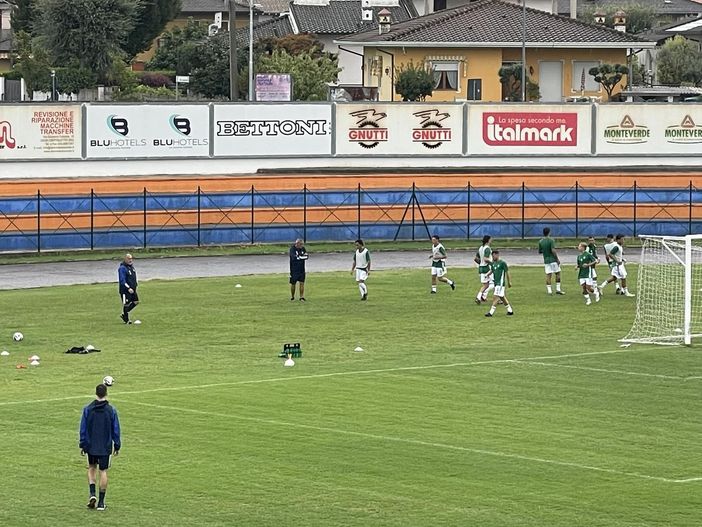 Il riscaldamento pregara - foto dalla pagina Facebook della Castellanzese Il riscaldamento pregara - foto dalla pagina Facebook della Castellanzese