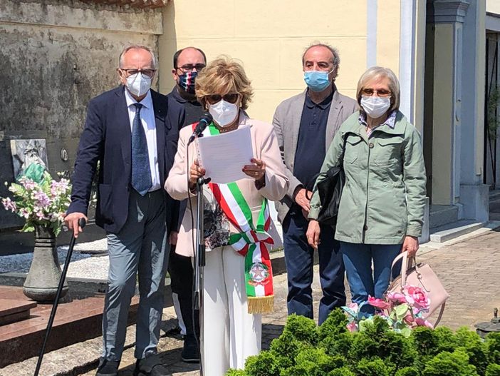 La cerimonia in memoria di Walter Tobagi con il sindaco Nuccia Berra La cerimonia in memoria di Walter Tobagi con il sindaco Nuccia Berra