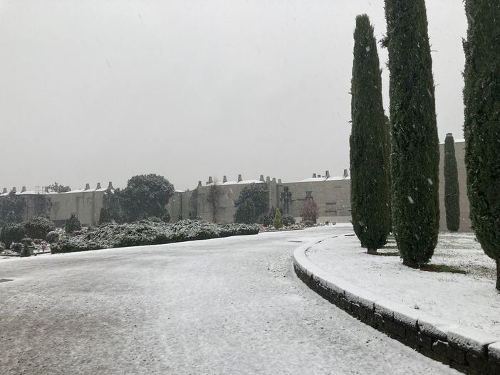 Nel match tra neve e pioggia a Busto, finora vince la seconda. FOTO