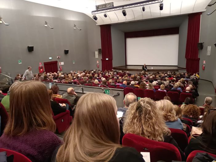 Il Lux straripante di spettatori per "C'è ancora domani"