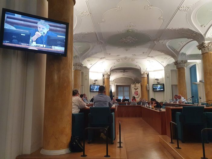 Una seduta del Consiglio provinciale col presidente Magrini