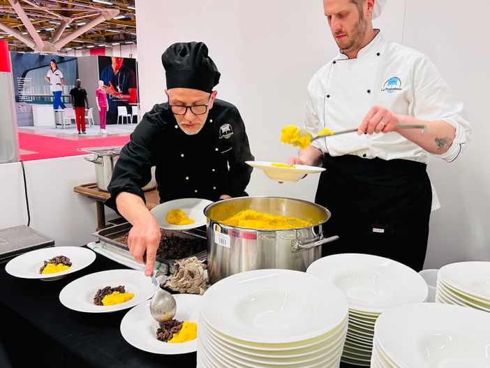 Il team di cucina della Provvidenza punta su polenta e bruscitti e ben figura a Bologna