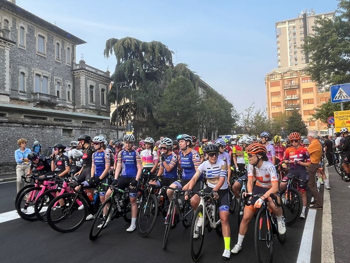 Tre Valli Varesine, è subito emozione. E la bella lezione mondiale del ciclismo Tre Valli Varesine, è subito emozione. E la bella lezione mondiale del ciclismo