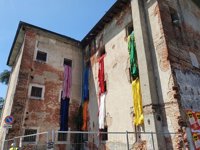 L'installazione artistica ancora in fase di completamento L'installazione artistica ancora in fase di completamento