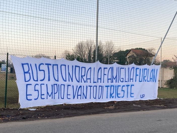 Gli ultras tigrotti rendono omaggio alla mamma di Stefano Furlan