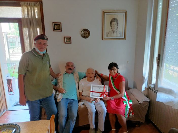 Il sindaco Galli e i simpatizzanti hanno reso omaggio a Cassinotti Il sindaco Galli e i simpatizzanti hanno reso omaggio a Cassinotti