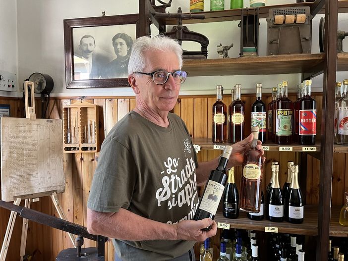 Un secolo di liquori fra tradizione e nuovi gusti. Ogni giorno in laboratorio come faceva nonno Leone