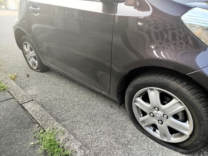 VIDEO. Castellanza, segretario del Pd trova le gomme a terra: «La mia auto già nel mirino» VIDEO. Castellanza, segretario del Pd trova le gomme a terra: «La mia auto già nel mirino»