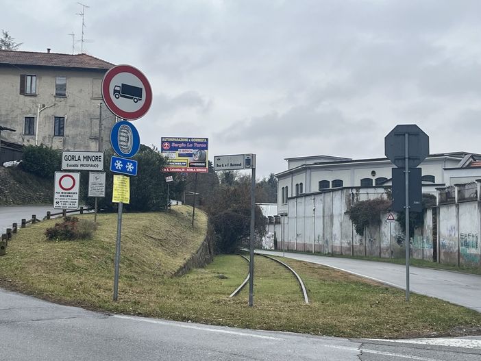 Lavori a Gorla Minore, chiusa la strada della Valle