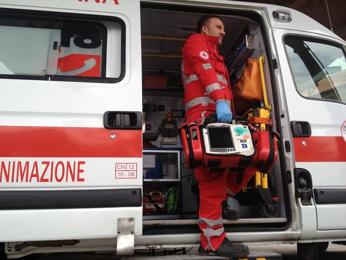 Incidente sul lavoro a Solbiate Olona, grave dopo una caduta da una scala