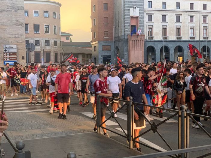 Prodotti e vestiti made in Italy &quot;taroccati&quot;, sequestrato magazzino a Somma Lombardo