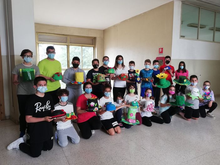 Studenti protagonisti del progetto &quot;Da un fiore... a un cappello&quot;