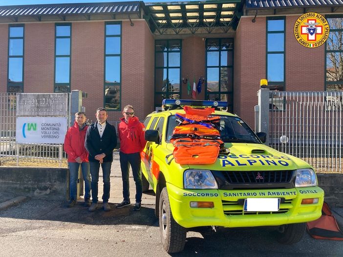 Un prezioso dono per il Soccorso Alpino del Varesotto Un prezioso dono per il Soccorso Alpino del Varesotto
