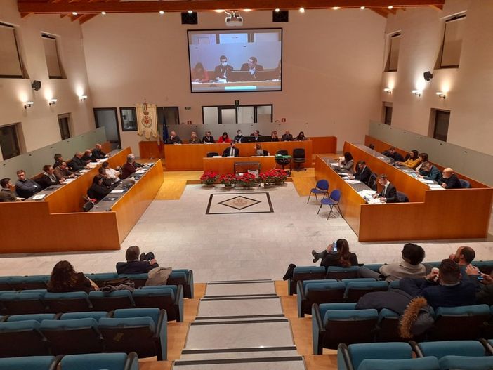 Lutto per Silvio Berlusconi: il consiglio comunale di Gallarate slitta