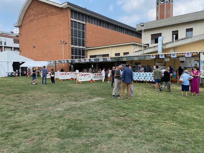 Il ritorno di don Claudio a Beata Giuliana, i parrocchiani: «Non l’abbiamo mai dimenticato»