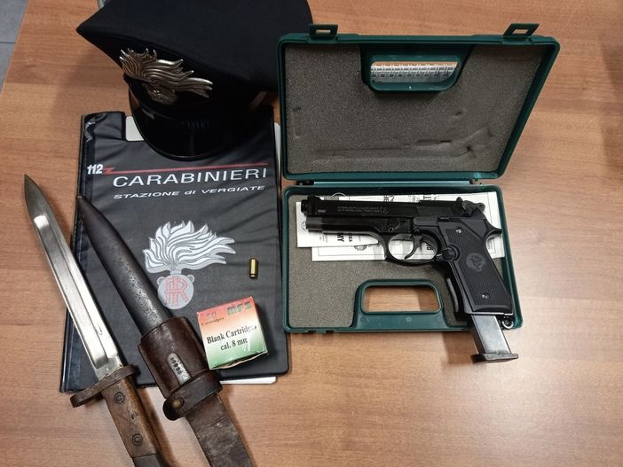 Spari dalla finestra dopo la lite di vicinato, a Vergiate arrivano i carabinieri