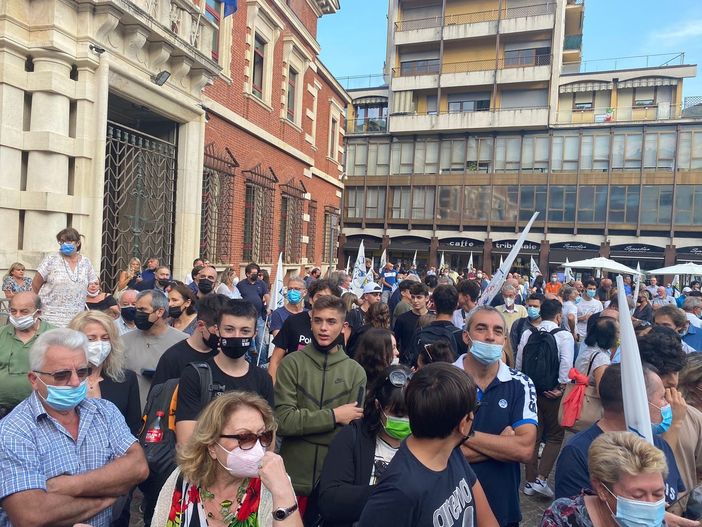 FOTO e VIDEO. Bagno di folla per Salvini a Varese: «Bianchi è il cambiamento. Se vinciamo al secondo turno mi incazzo»