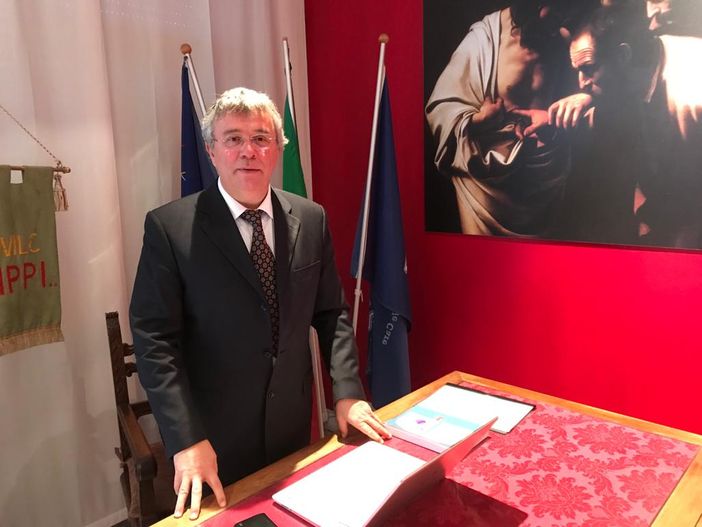 Il rettore Giovanni Baggio nel suo studio al De Filippi Il rettore Giovanni Baggio nel suo studio al De Filippi