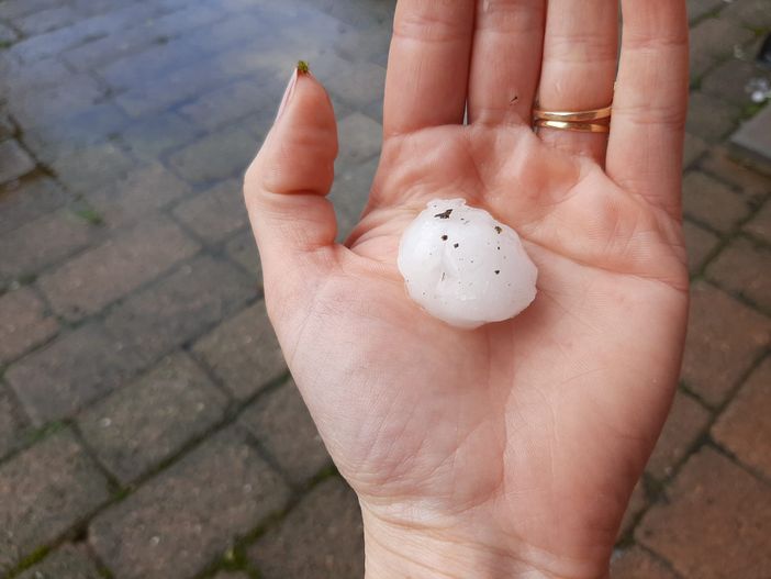 Intensa grandinata a Cavaria con Premezzo