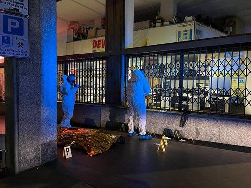 Giallo sul lago Maggiore: cadavere con tracce di sangue rinvenuto a Pallanza Giallo sul lago Maggiore: cadavere con tracce di sangue rinvenuto a Pallanza